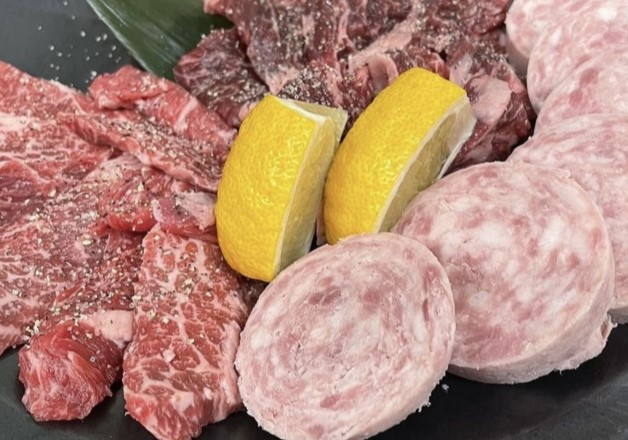 お肉もドリンクも種類豊富！ボリュームたっぷりの七輪焼肉が自慢の「もりもりホルモン福大前店」で「ザ・プレミアム・モルツ〈香る〉エール」を愉しもう♪（福岡・七隈）