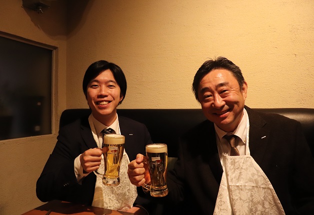 「第12回・年齢差36歳！～凸凹コンビが巡る首都圏酒場応援記～」老舗韓国焼肉店「王十里」で特上ホルモン＆特上ミノと最高品質の「プレモル」を堪能しよう！（東京・銀座）