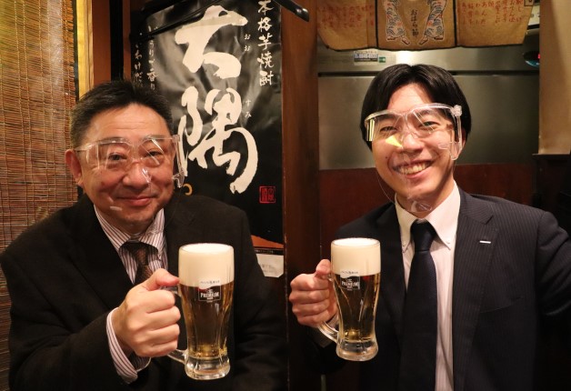 「第13回・年齢差36歳！～凸凹コンビが巡る首都圏酒場応援記～」絶品九州料理と神泡超達人店の「プレモル」を味わおう！「九州料理 マルキュウ」（東京・高円寺）