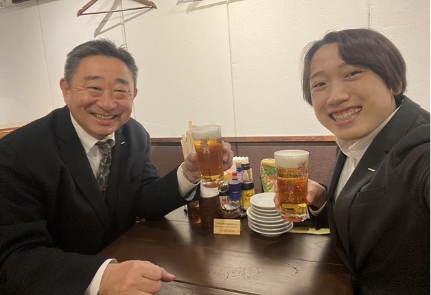 「第19回・年齢差38歳！～凸凹コンビが巡る首都圏酒場応援記～」看板メニューの自家製餃子と「ザ・プレミアム・モルツ」で乾杯♪「俺流餃子楼飯店 神宮前店」（東京・神宮前）