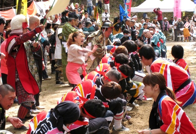 領土をかけた熱い戦い！「峠の国盗り綱引き合戦」がサントリー地域文化賞を受賞しました