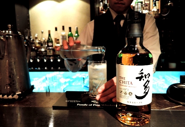 【「知多 風香るハイボール」が飲めるお店】落ち着いた雰囲気でお料理も絶品！「バーダイニング・ルシール」
